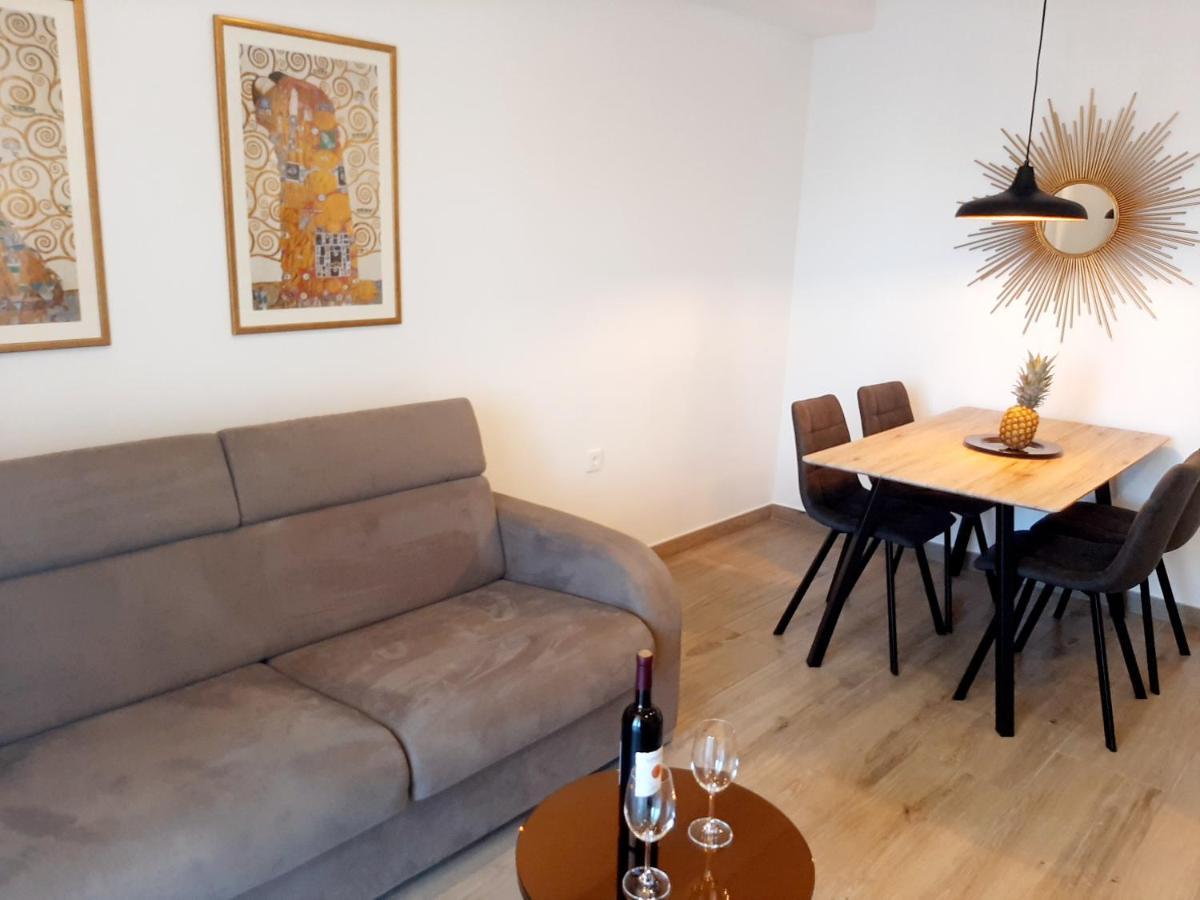 Apartments Tonkita With Jacuzzi Makarska Eksteriør bilde