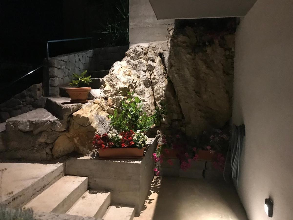 Apartments Tonkita With Jacuzzi Makarska Eksteriør bilde