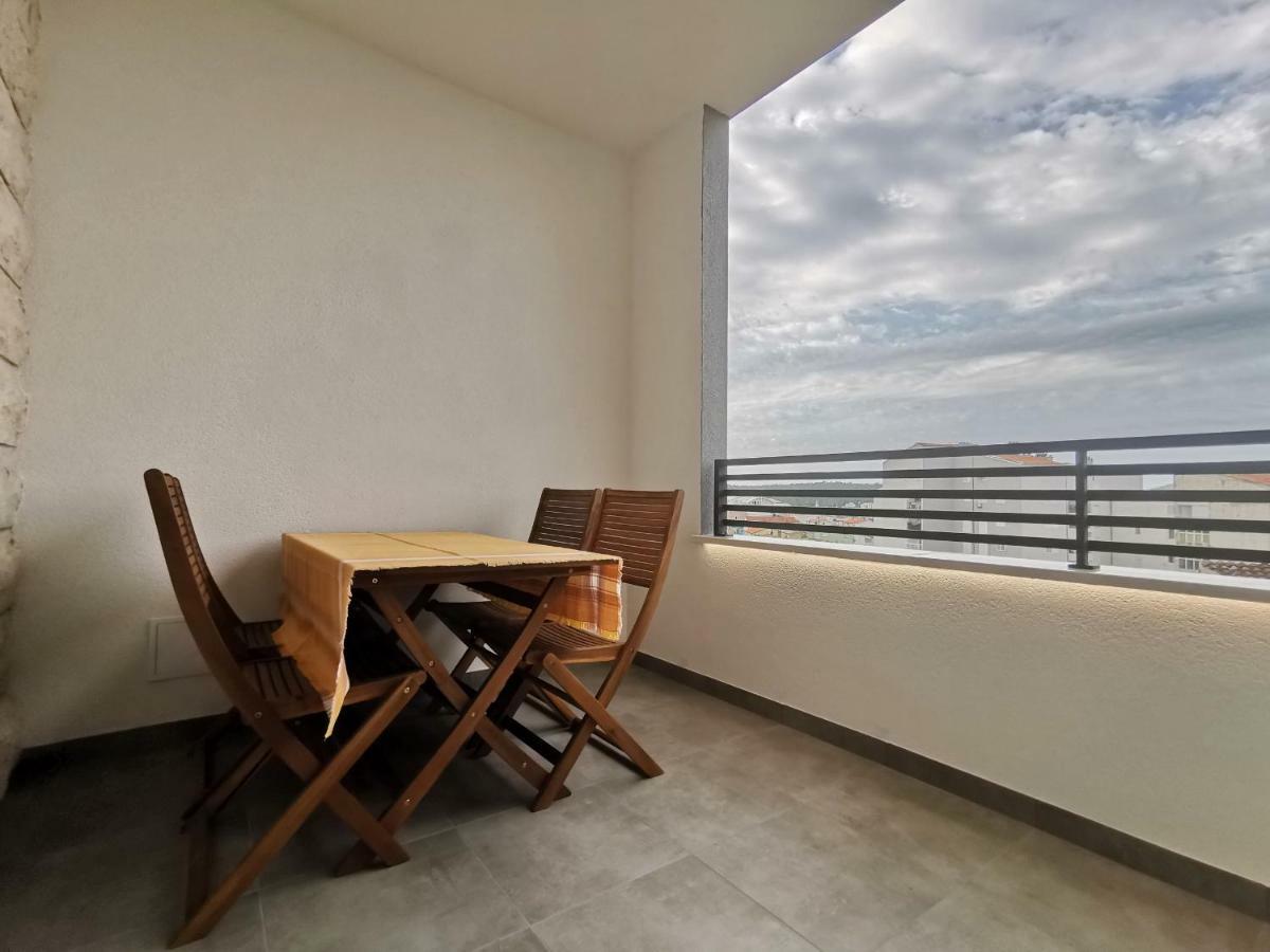 Apartments Tonkita With Jacuzzi Makarska Eksteriør bilde